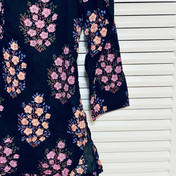 Roller Rabbit 100% cotton 3/4 length V-neck floral in good condition! - Picture 6 of 7